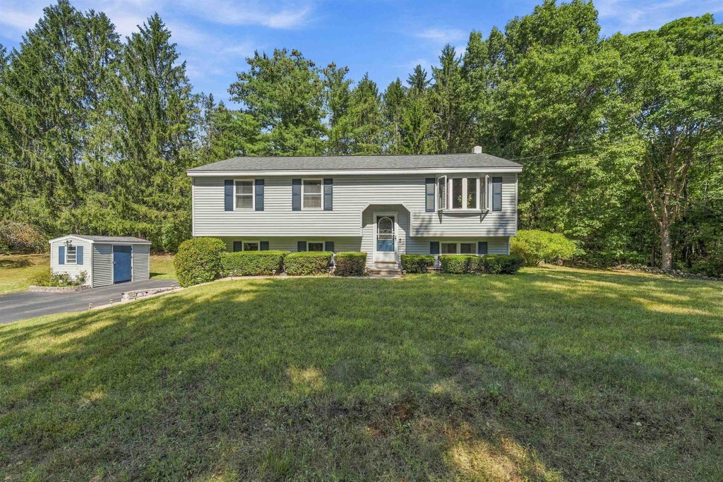 Photo of 7 Bancroft Road, Londonderry, NH 03053 (MLS # 5110017)