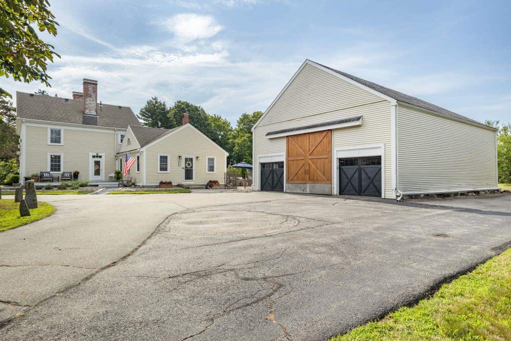 Photo of 333 Winnacunnet Road, Hampton, NH 03842 (MLS # 5104170)