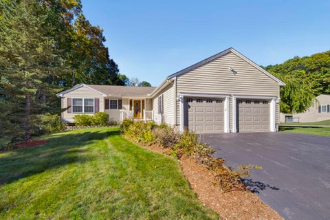 Photo of 8 Glasgow Circle, Hudson, NH 03051 (MLS # 5113802)