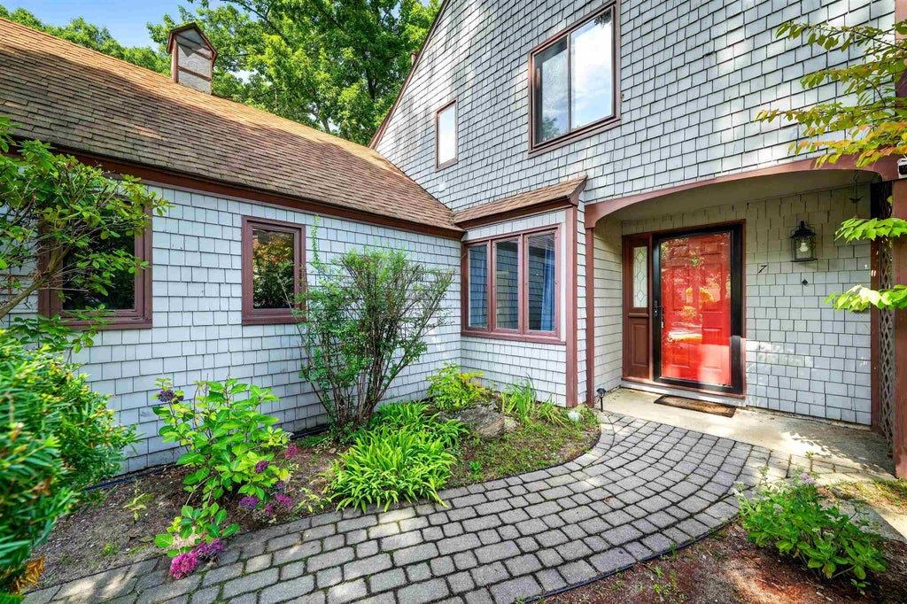 Photo of 7 Pitford Way #32, Nashua, NH 03063 (MLS # 5109757)