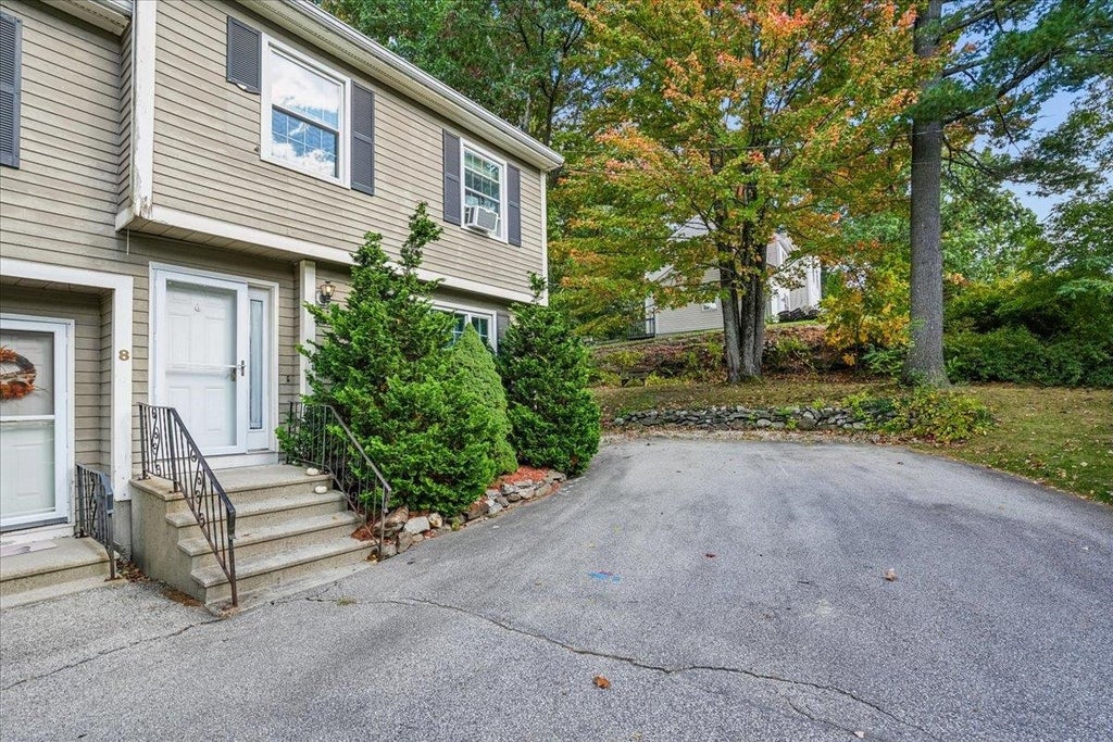 Photo of 8 Rangers Drive, Hudson, NH 03051 (MLS # 5114034)