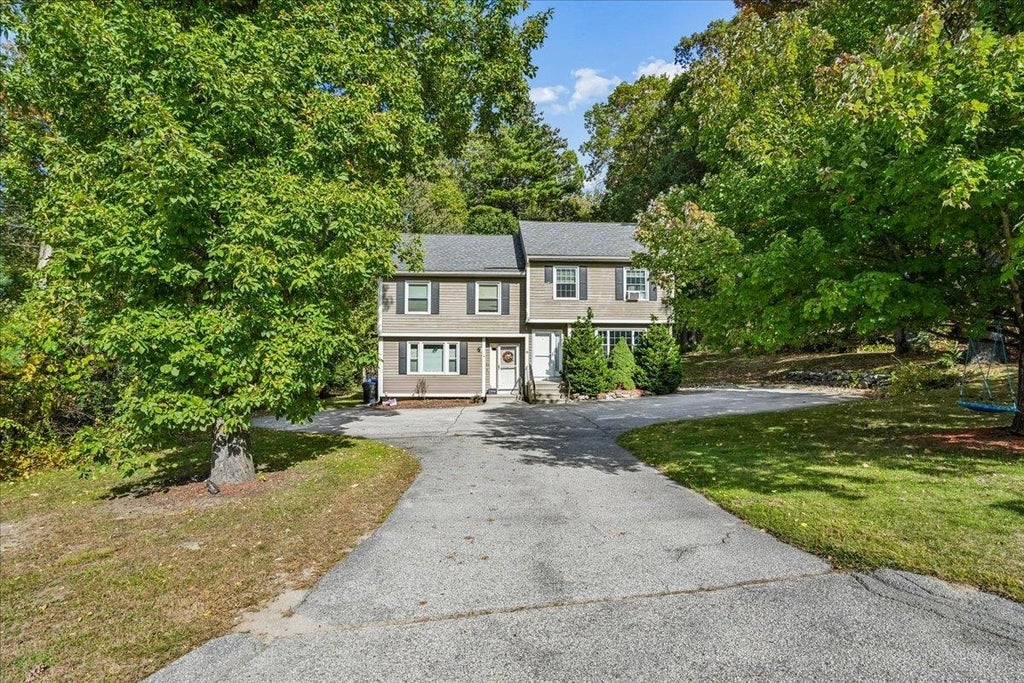 Photo of 8 Rangers Drive, Hudson, NH 03051 (MLS # 5114034)