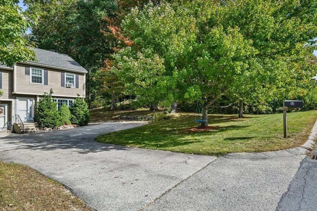 Photo of 8 Rangers Drive, Hudson, NH 03051 (MLS # 5114034)