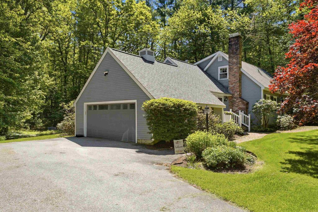 Photo of 15 Woodward Road, Merrimack, NH 03054 (MLS # 5091435)