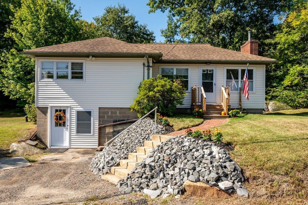 Photo of 429 Old Dover Road, Rochester, NH 03867 (MLS # 5108813)