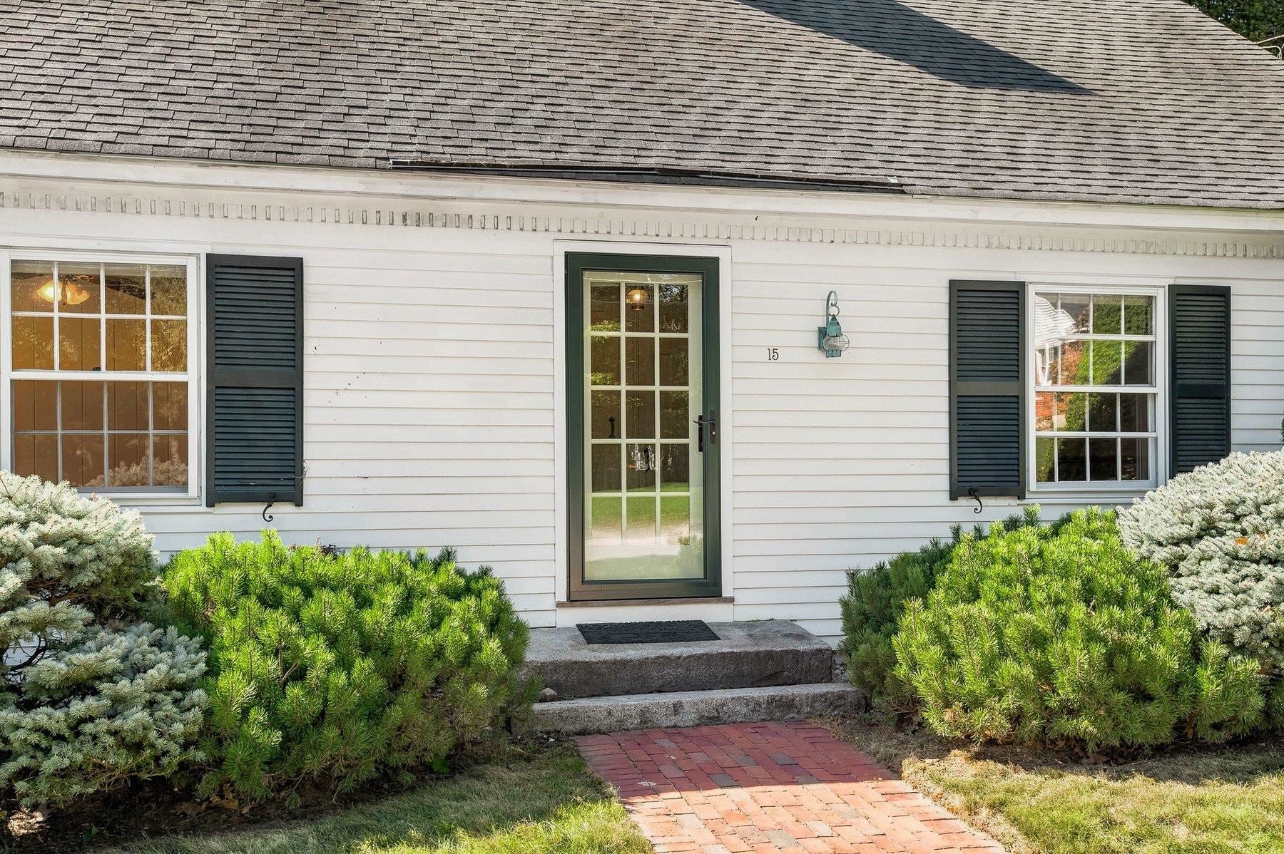 15 Pleasant View Avenue