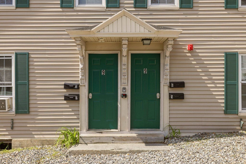 Photo of 9 Central Street, Newmarket, NH 03857 (MLS # 5090734)