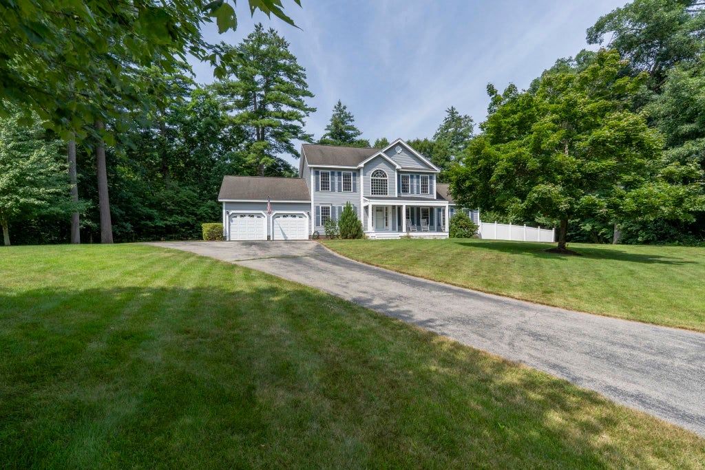 Photo of 14 Naumkeag Court, Litchfield, NH 03052 (MLS # 5101014)