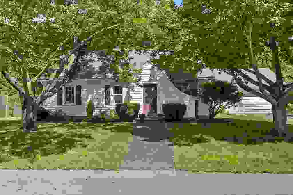 Photo of 51 Platts Avenue, Manchester, NH 03109 (MLS # 5104400)