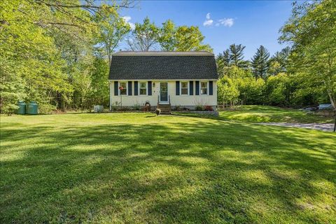 Photo of 14 Maplewood Drive, Londonderry, NH 03053 (MLS # 5091123)