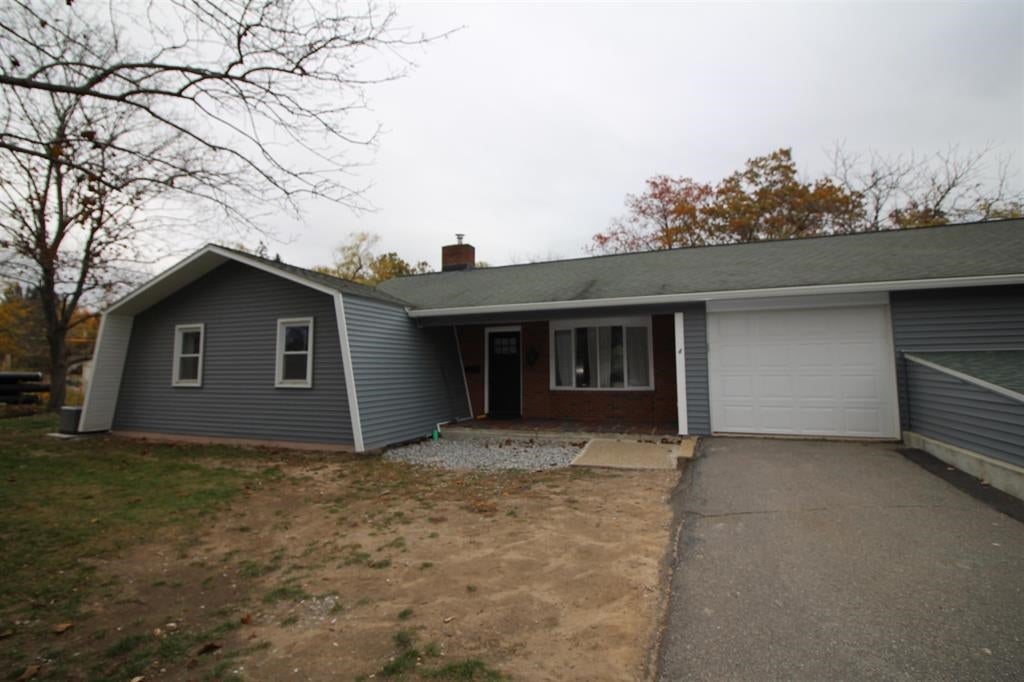 Photo of 4 Ferland Drive, Derry, NH 03038 (MLS # 5109074)