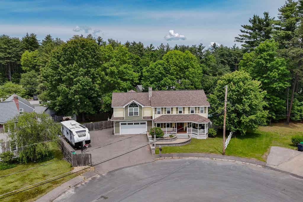 Photo of 8 Ferncroft Drive, Nashua, NH 03063 (MLS # 5092726)