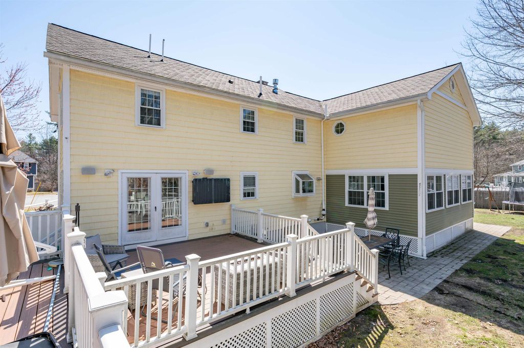 Photo of 8 Ferncroft Drive, Nashua, NH 03063 (MLS # 5092726)