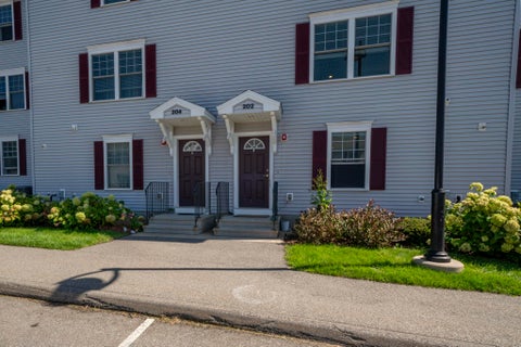 Photo of 202 Karatzas Avenue #202, Manchester, NH 01304 (MLS # 5109843)
