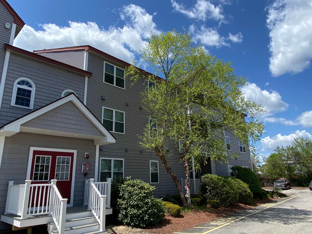 Photo of 7 Railroad Avenue #205, Derry, NH 03038 (MLS # 5115900)
