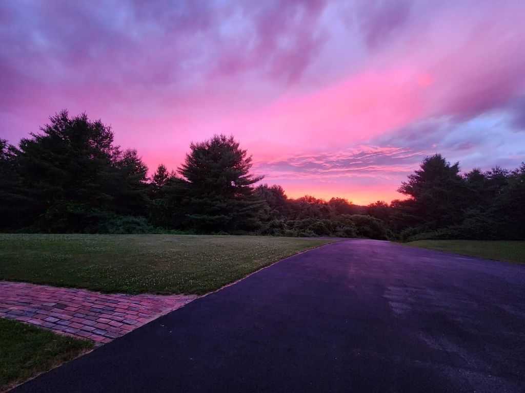 Photo of 276 N Amherst Road, Bedford, NH 03110 (MLS # 5068657)