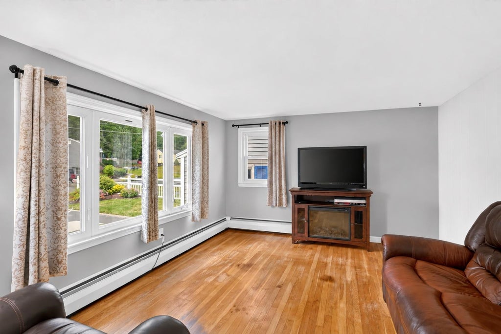 Photo of 16 Beverly Avenue, Salem, NH 03079 (MLS # 5109027)