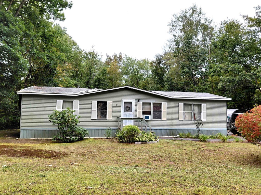 Photo of 5 Willow Terrace, Loudon, NH 03307 (MLS # 5111129)