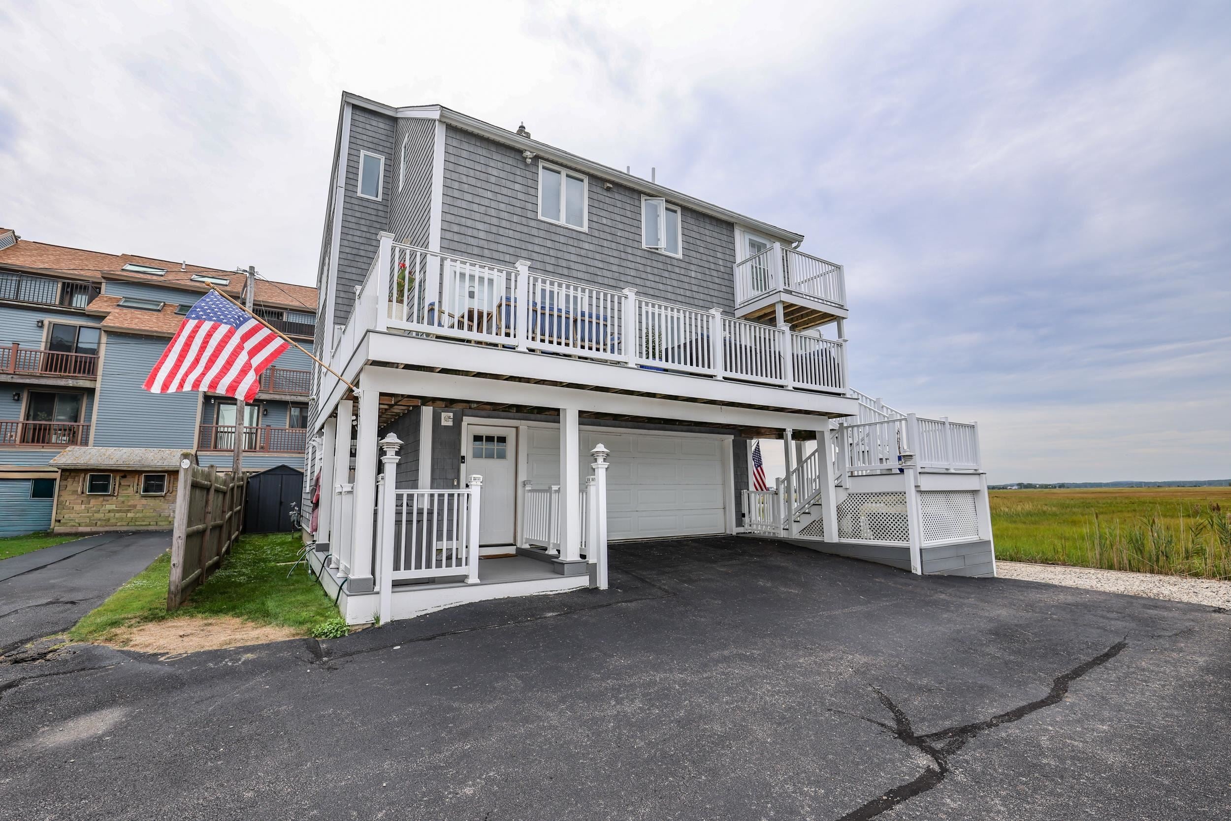 583 Ocean Boulevard