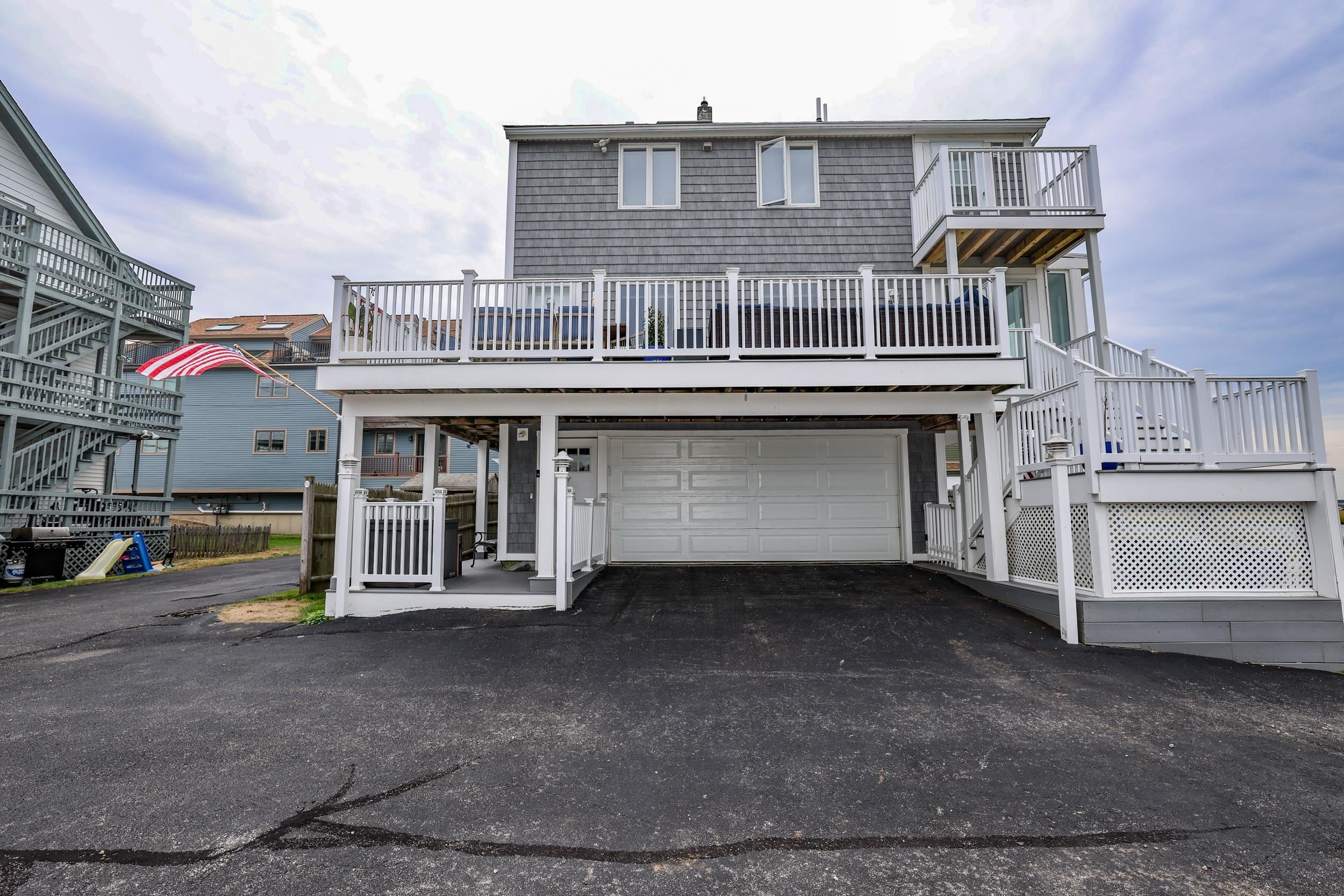 583 Ocean Boulevard