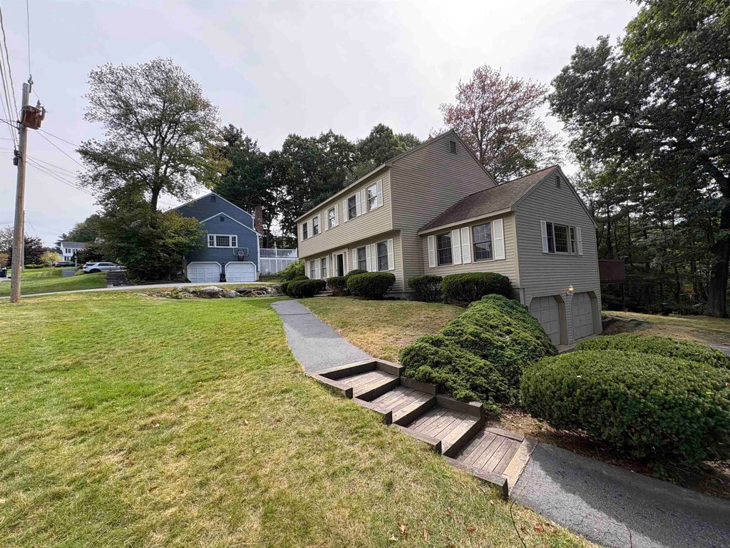 Photo of 15 Topaz Drive, Nashua, NH 03062 (MLS # 5111796)