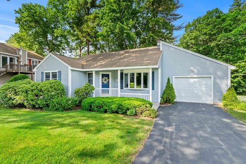 Photo of 10 Jamaica Lane, Nashua, NH 03063 (MLS # 5093163)