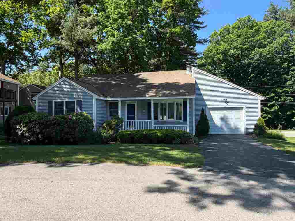 Photo of 10 Jamaica Lane, Nashua, NH 03063 (MLS # 5093163)