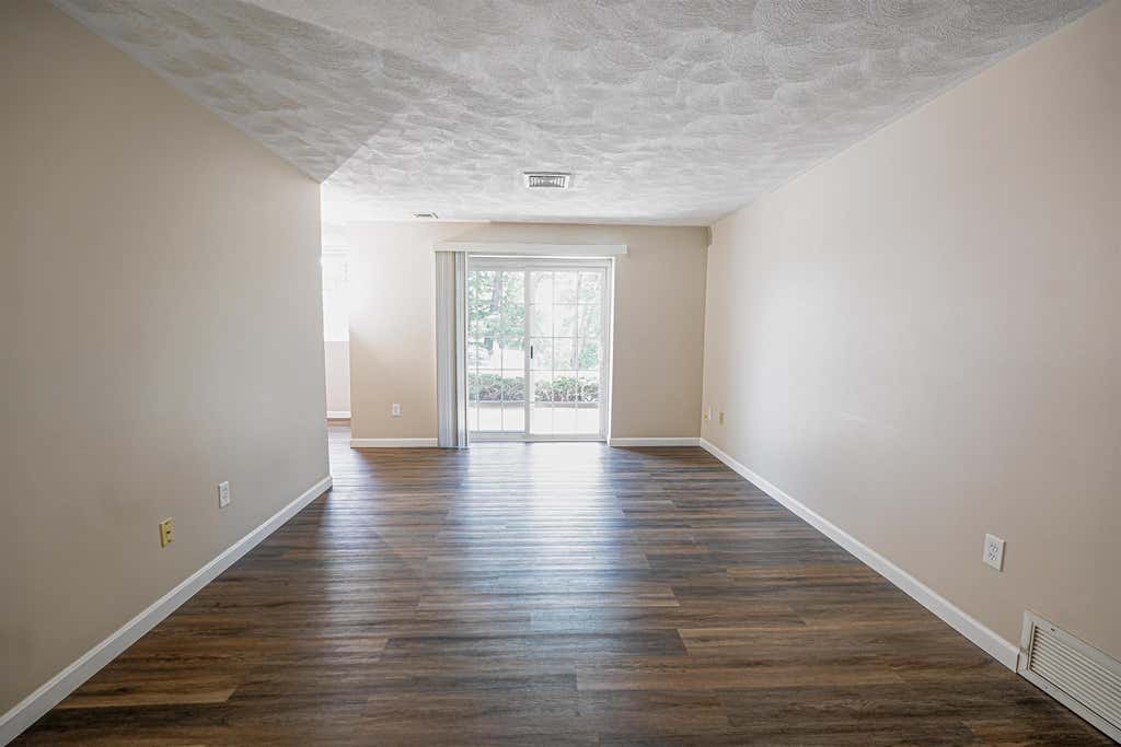 Photo of 7 louisburg Square #2, Nashua, NH 03060 (MLS # 5094817)