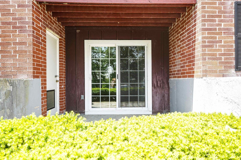 Photo of 7 louisburg Square #2, Nashua, NH 03060 (MLS # 5094817)