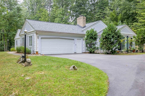 Photo of 20 Buttonwood Road, Bedford, NH 03110 (MLS # 5107272)