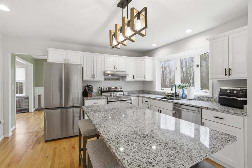 Photo of 10 Upton Road, Mont Vernon, NH 03057 (MLS # 5084558)