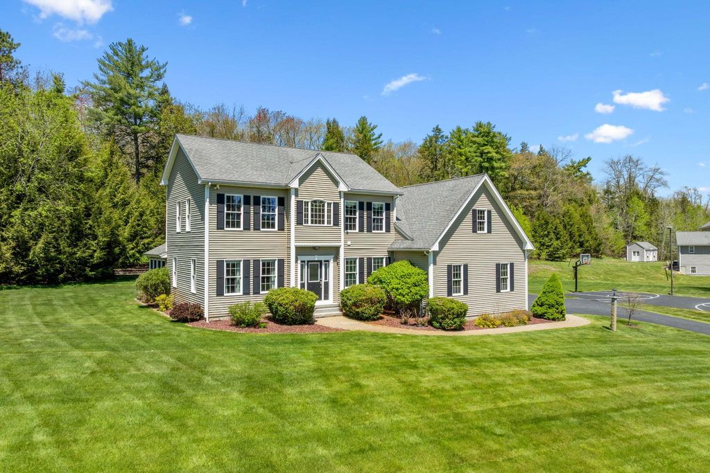 Photo of 17 Mcqueston Drive, Auburn, NH 03032 (MLS # 5090058)