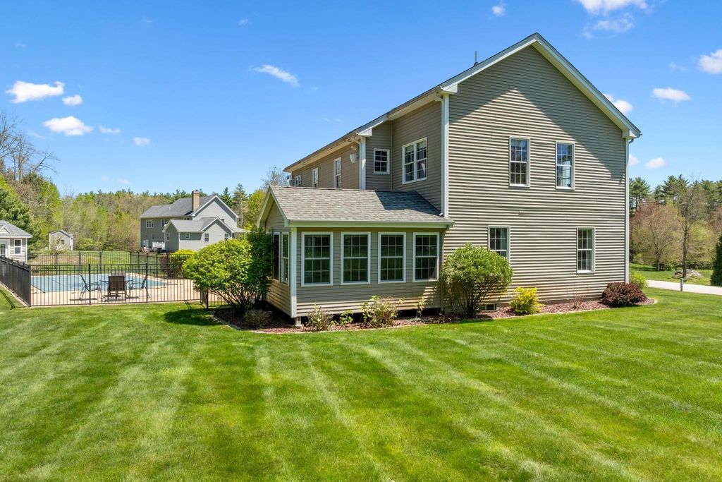 Photo of 17 Mcqueston Drive, Auburn, NH 03032 (MLS # 5090058)