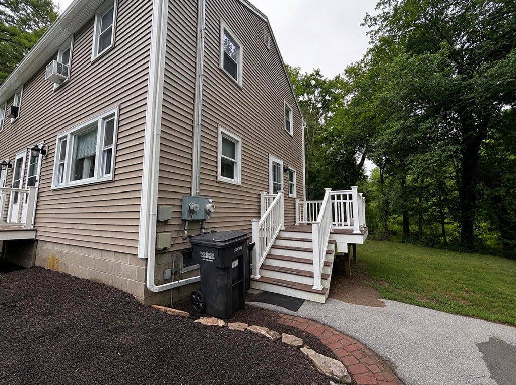 Photo of 4 Lorraine Avenue, Pelham, NH 03076 (MLS # 5102719)