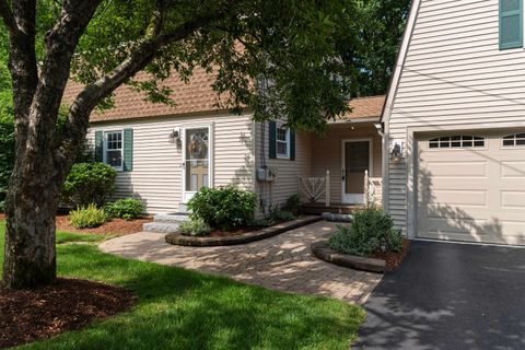 Photo of 130 Lindstrom Lane, Manchester, NH 03104 (MLS # 5097214)