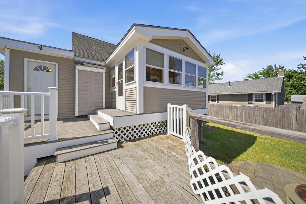 Photo of 130 Flint Street, Manchester, NH 03103 (MLS # 5093909)