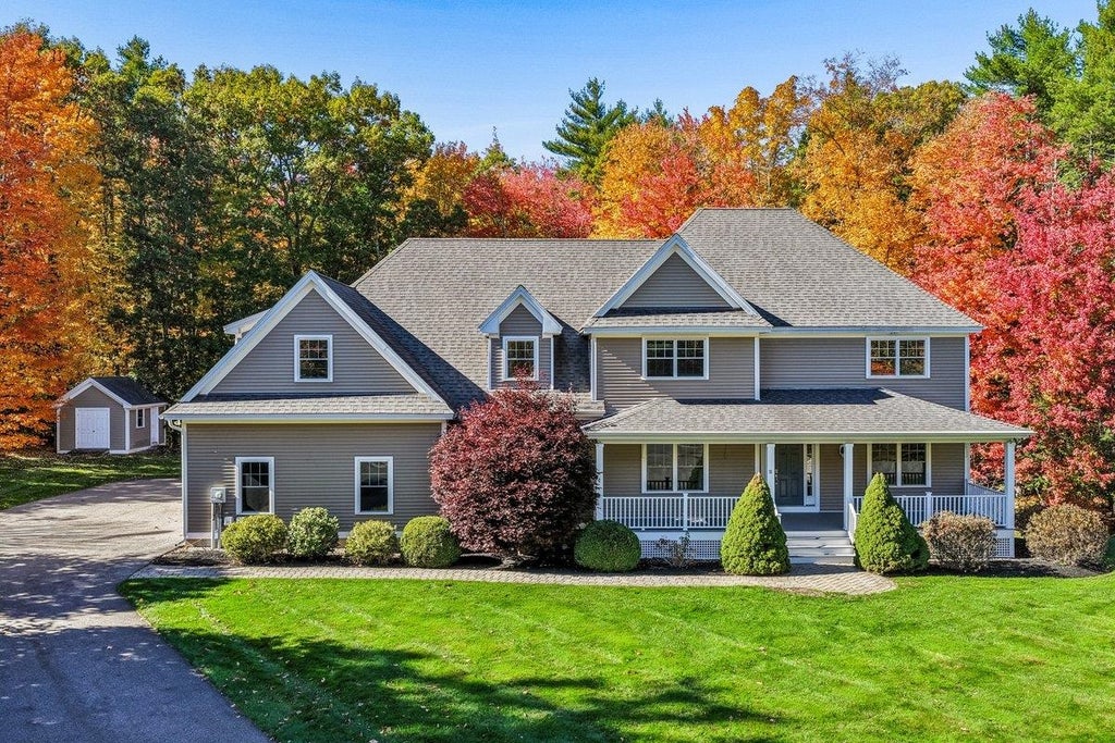 Photo of 35 Labrador Lane, Dover, NH 03820 (MLS # 5114841)