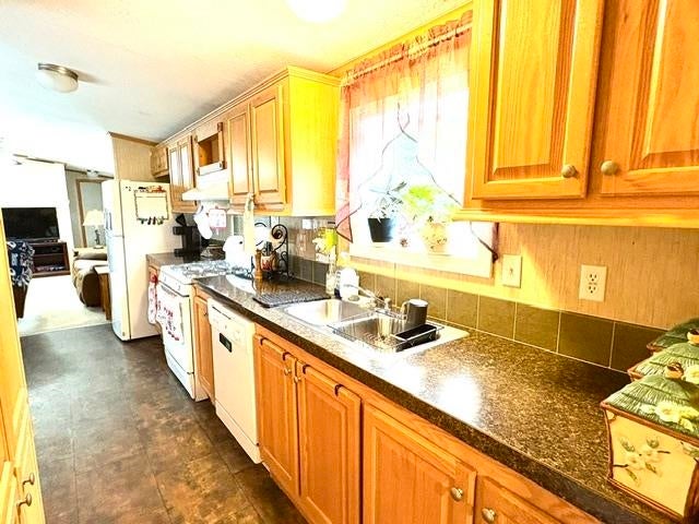 Photo of 2 Parker Avenue, Raymond, NH 03077 (MLS # 5108256)