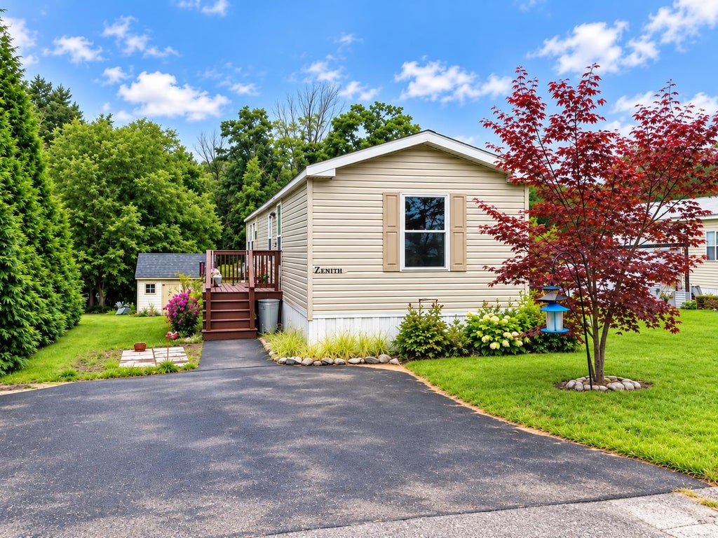 Photo of 2 Parker Avenue, Raymond, NH 03077 (MLS # 5108256)