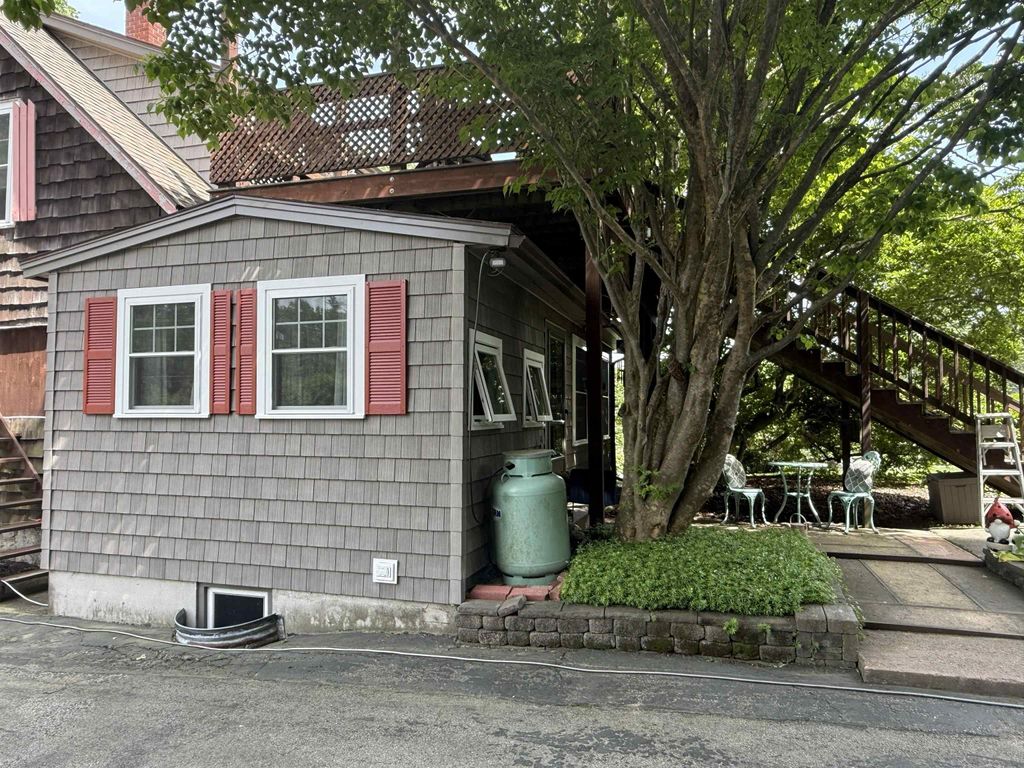Photo of 195 Rockingham Road #1 - rear, Derry, NH 03038 (MLS # 5092962)