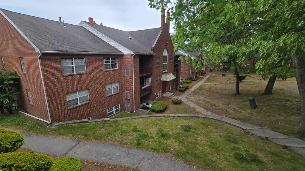 Photo of 6 Louisburg Square #8, Nashua, NH 03060 (MLS # 5094957)