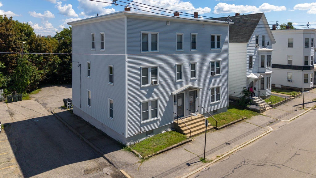 Photo of 237239 NOTRE DAME Avenue, Manchester, NH 03102 (MLS # 5108586)