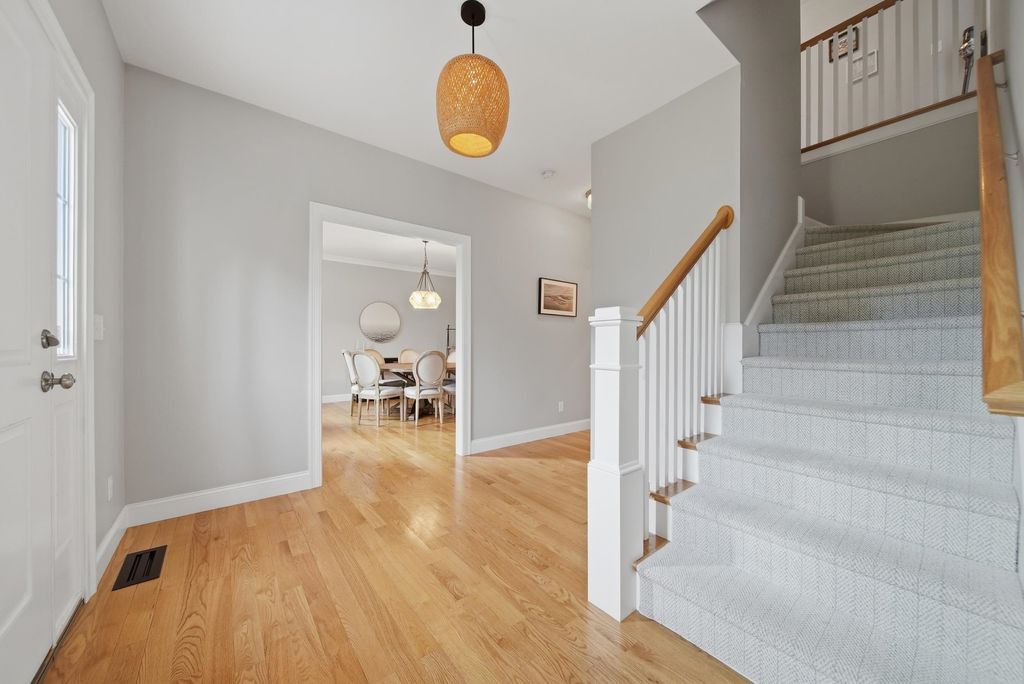 Photo of 4 Farm Meadows Lane, Londonderry, NH 03053 (MLS # 5091017)