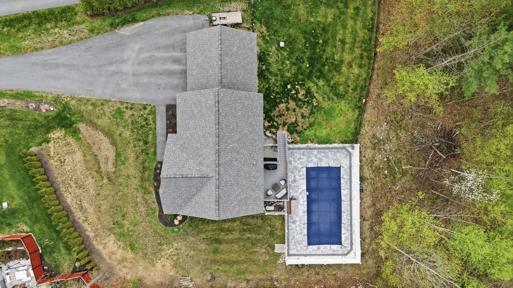 Photo of 4 Farm Meadows Lane, Londonderry, NH 03053 (MLS # 5091017)