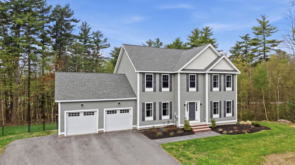 Photo of 4 Farm Meadows Lane, Londonderry, NH 03053 (MLS # 5091017)