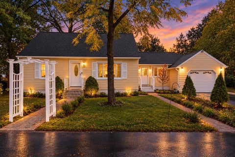 Photo of 9 Belle Aire Avenue, Nashua, NH 03060 (MLS # 5114200)