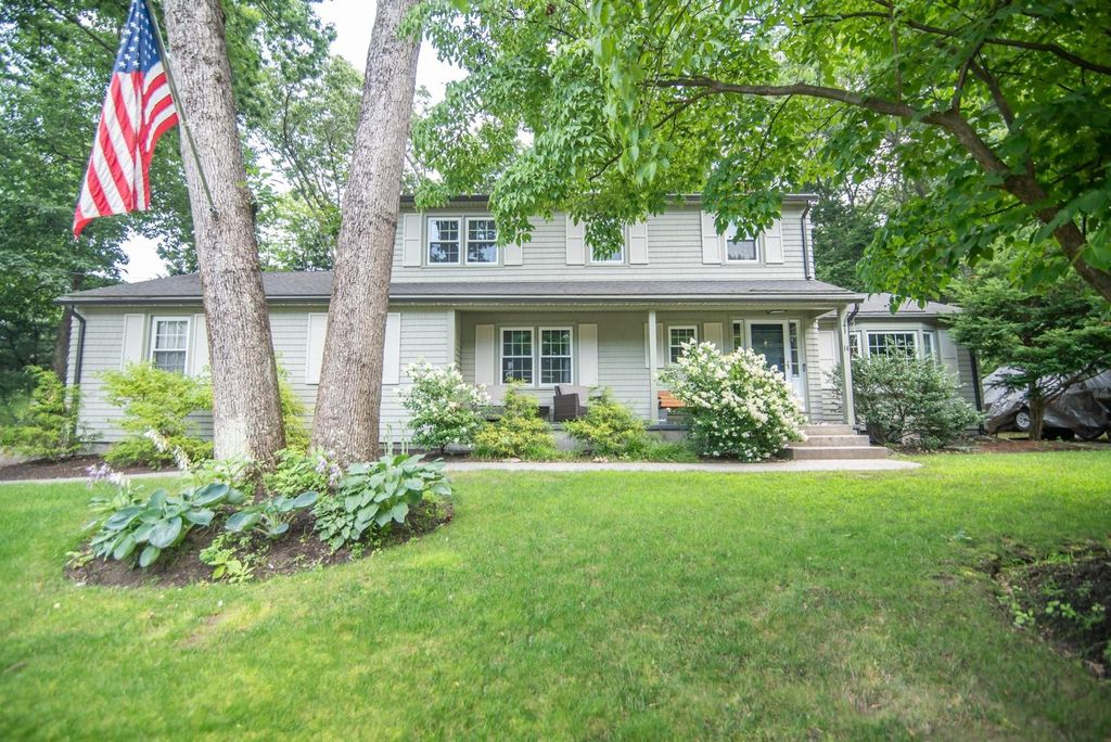 Photo of 14 Birch Hill Drive, Nashua, NH 03063 (MLS # 5101354)