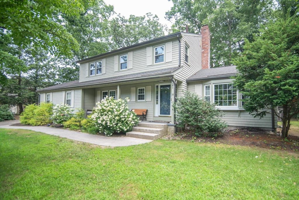 Photo of 14 Birch Hill Drive, Nashua, NH 03063 (MLS # 5101354)