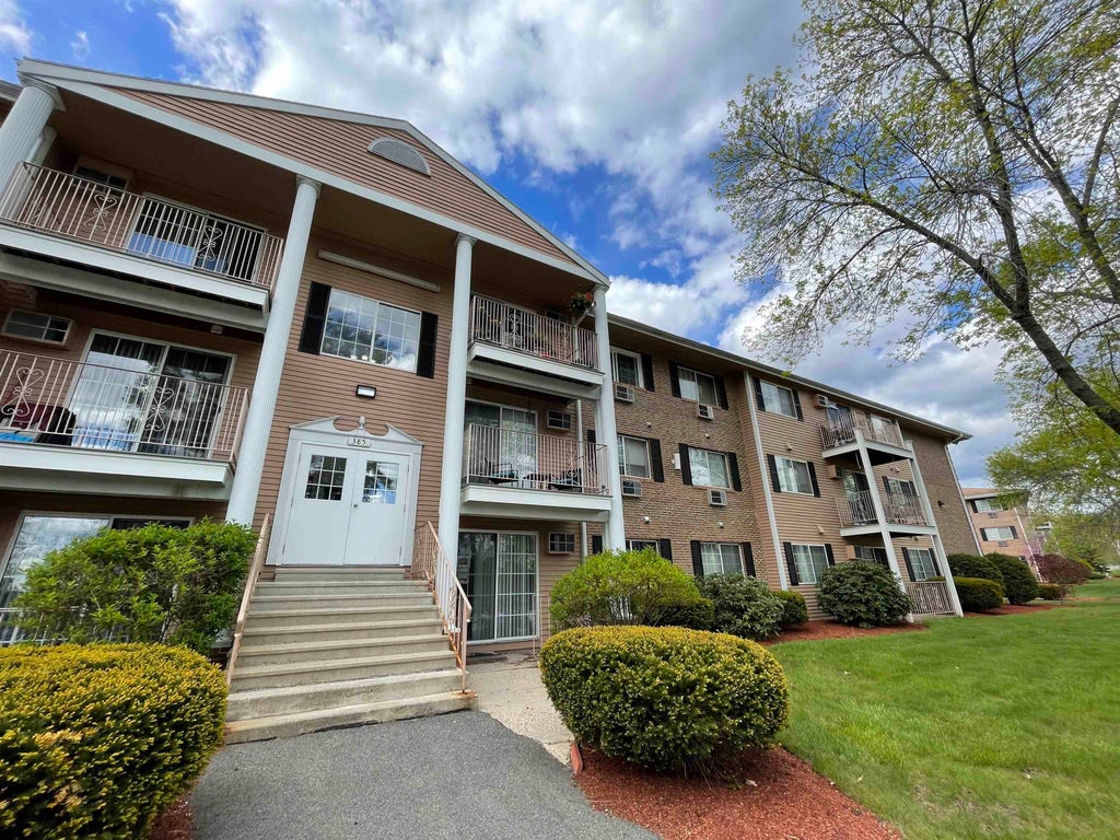 Photo of 385 Huse Road #40, Manchester, NH 03103 (MLS # 5114388)