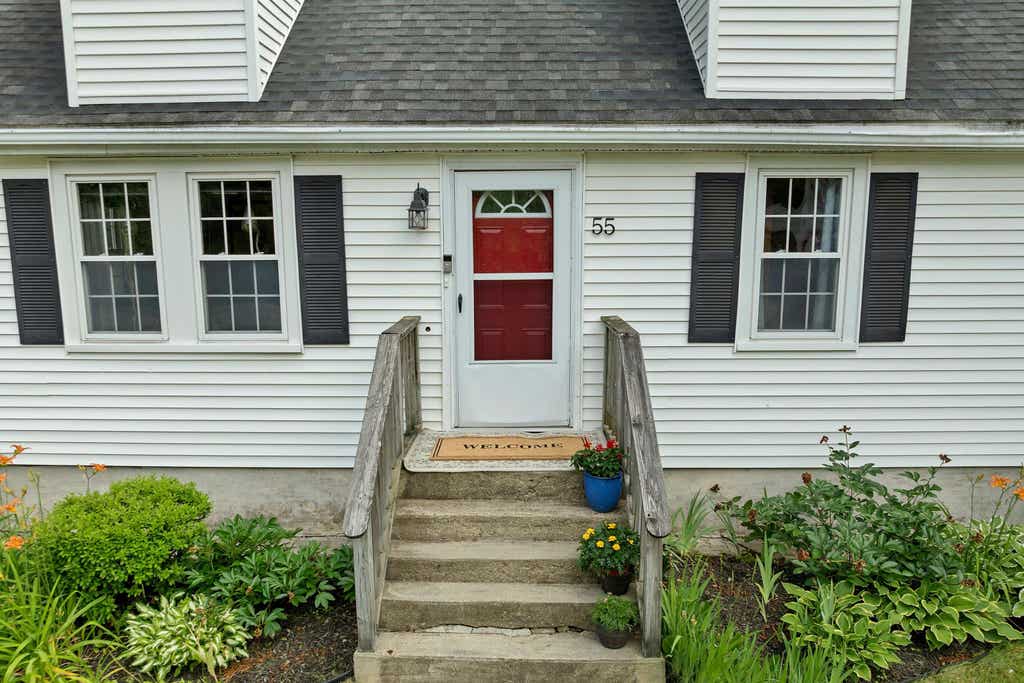 Photo of 55 School Street, Salem, NH 03079 (MLS # 5097811)
